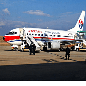 青岛胶东航空运输航空快运业稳步发展的原因是什么？